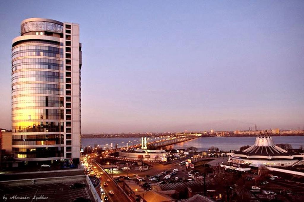 Staybridge Mini-Hotel In Most City Panoramic River View Dnipro Exteriör bild